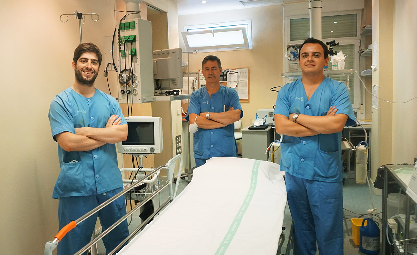 Pablo Muñoz Gómez, Julio Valle Muñoz y Cristian Sierra Bernal, los tres médicos premiados.