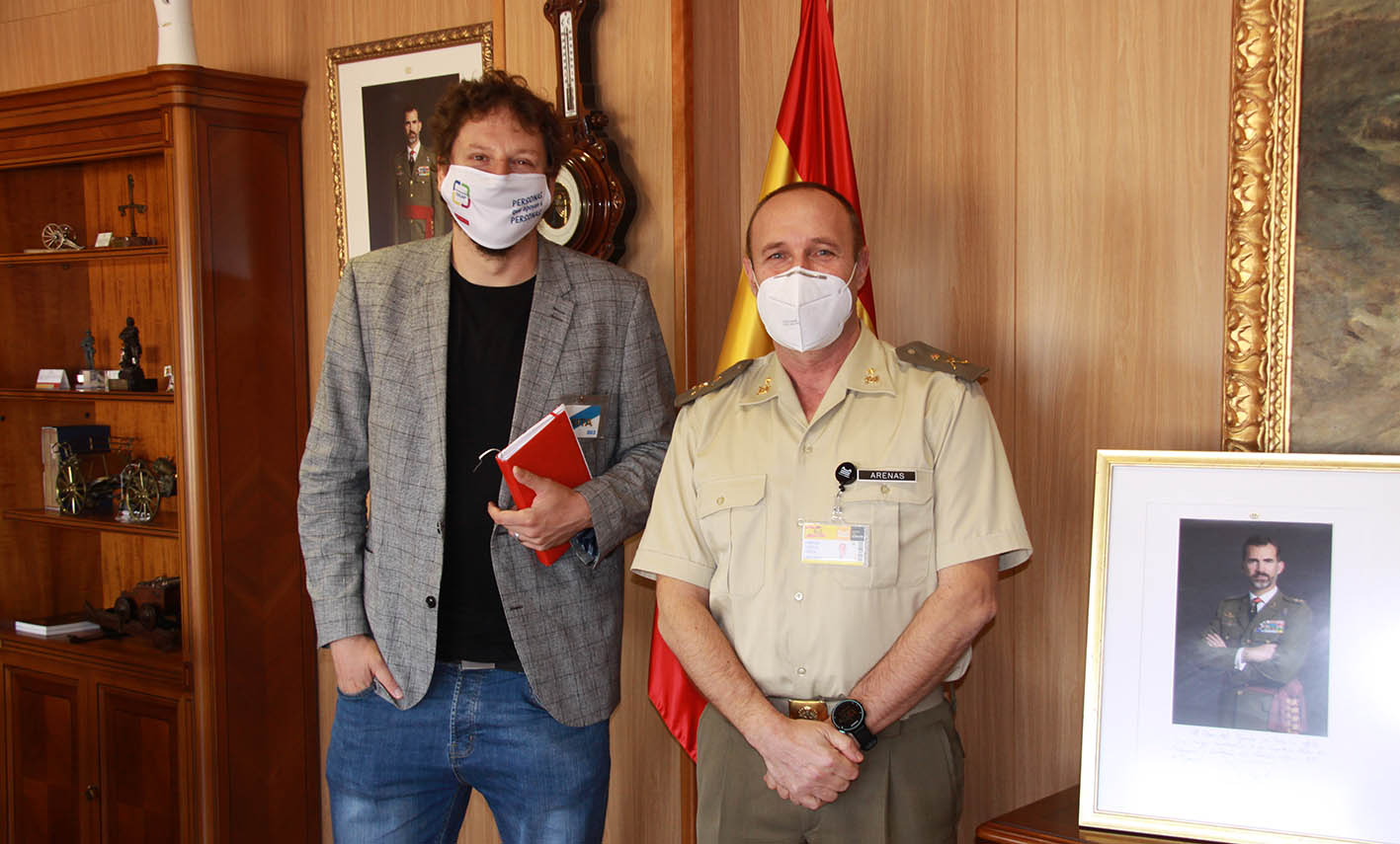 El presidente de Cecap, Andrés Martínez, y el director del Museo del Ejército de Toledo, el general de brigada Jesús Arenas.