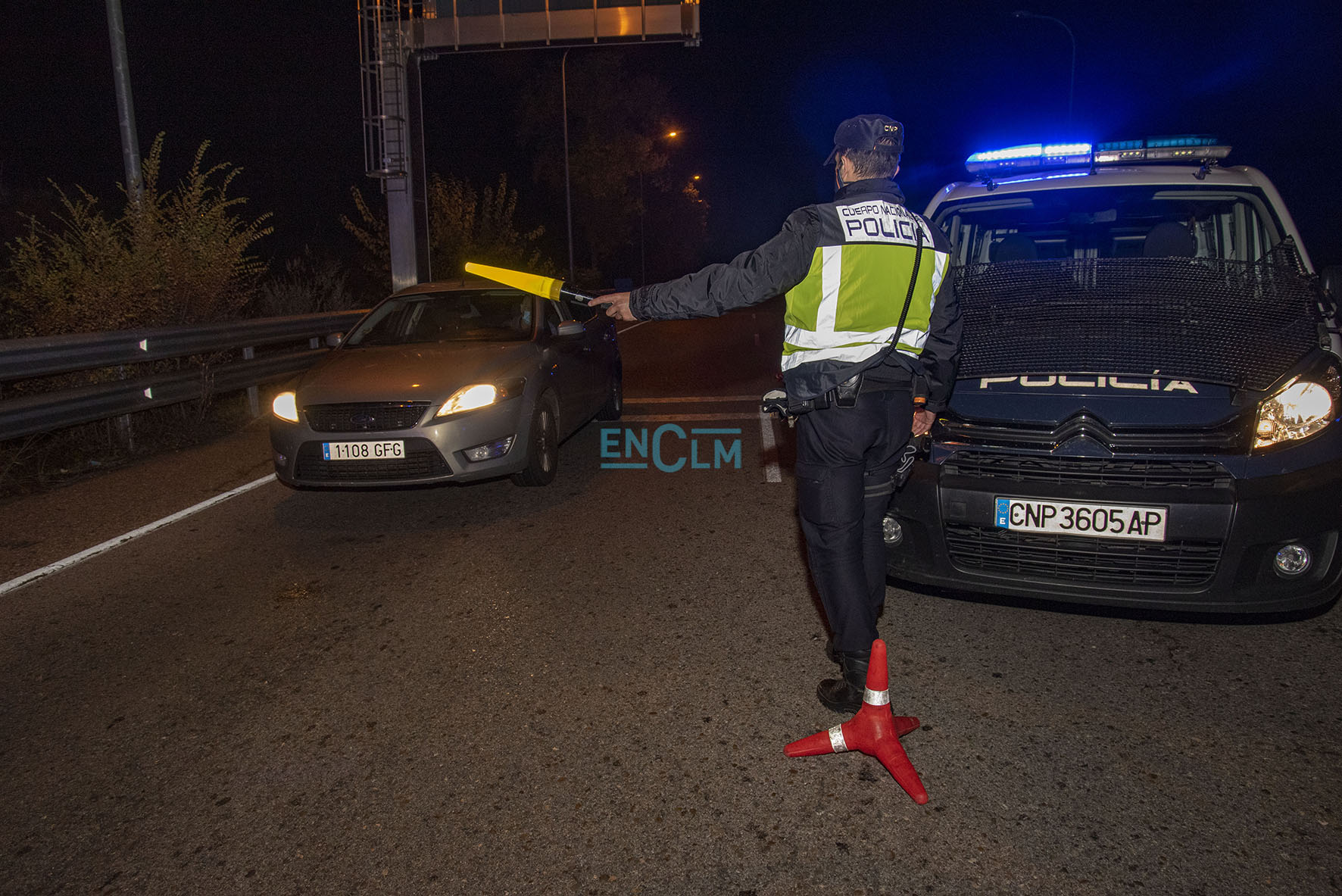 Uno de los controles perimetrales de entrada a la ciudad de Toledo, que seguirán al menos hasta el próximo martes 17.