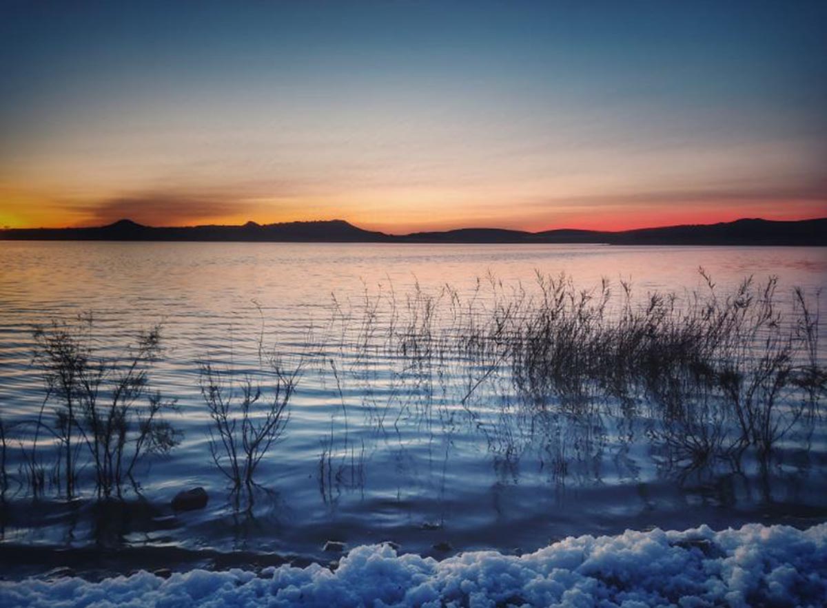 Foto subida por Aemet del atardecer en la Laguna de Pétrola (Albacete)