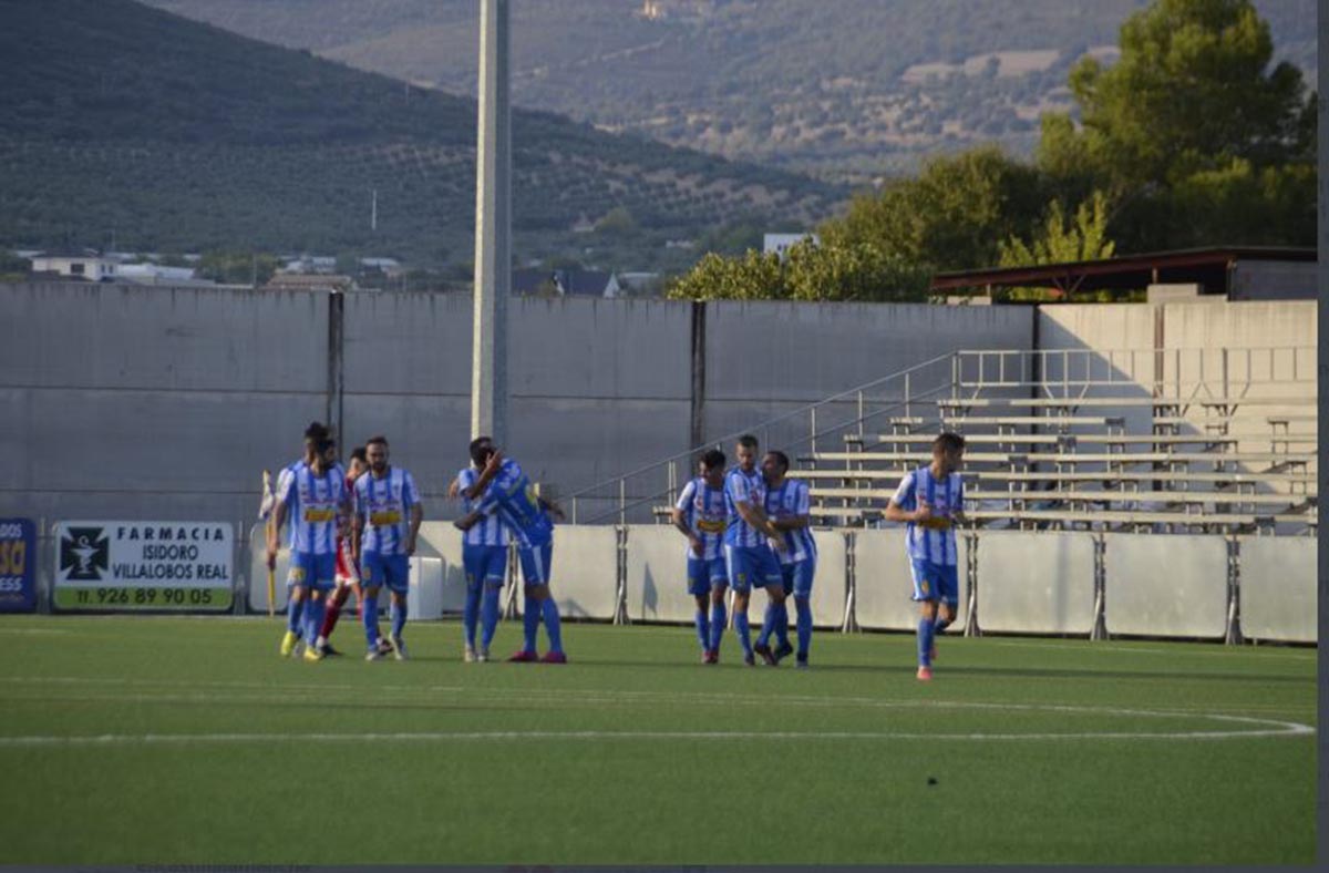 Los jugadores del Formac Villarrubia, celebrando el gol de Arcos