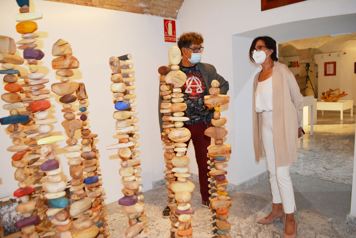 La vicepresidenta de Educación, Cultura, Igualdad y Bienestar Social, Ana Gómez, en la inauguración de la muestra.