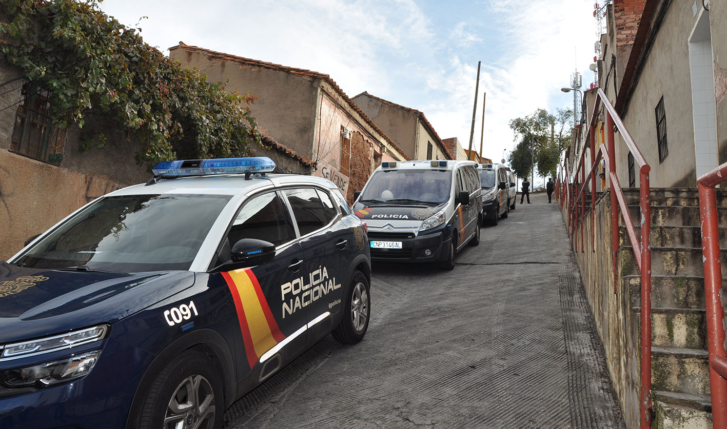El trasiego de consumidores de droga llevó a la Policía Nacional a realizar una importante operación en el barrio del Carmen, en Puertollano.