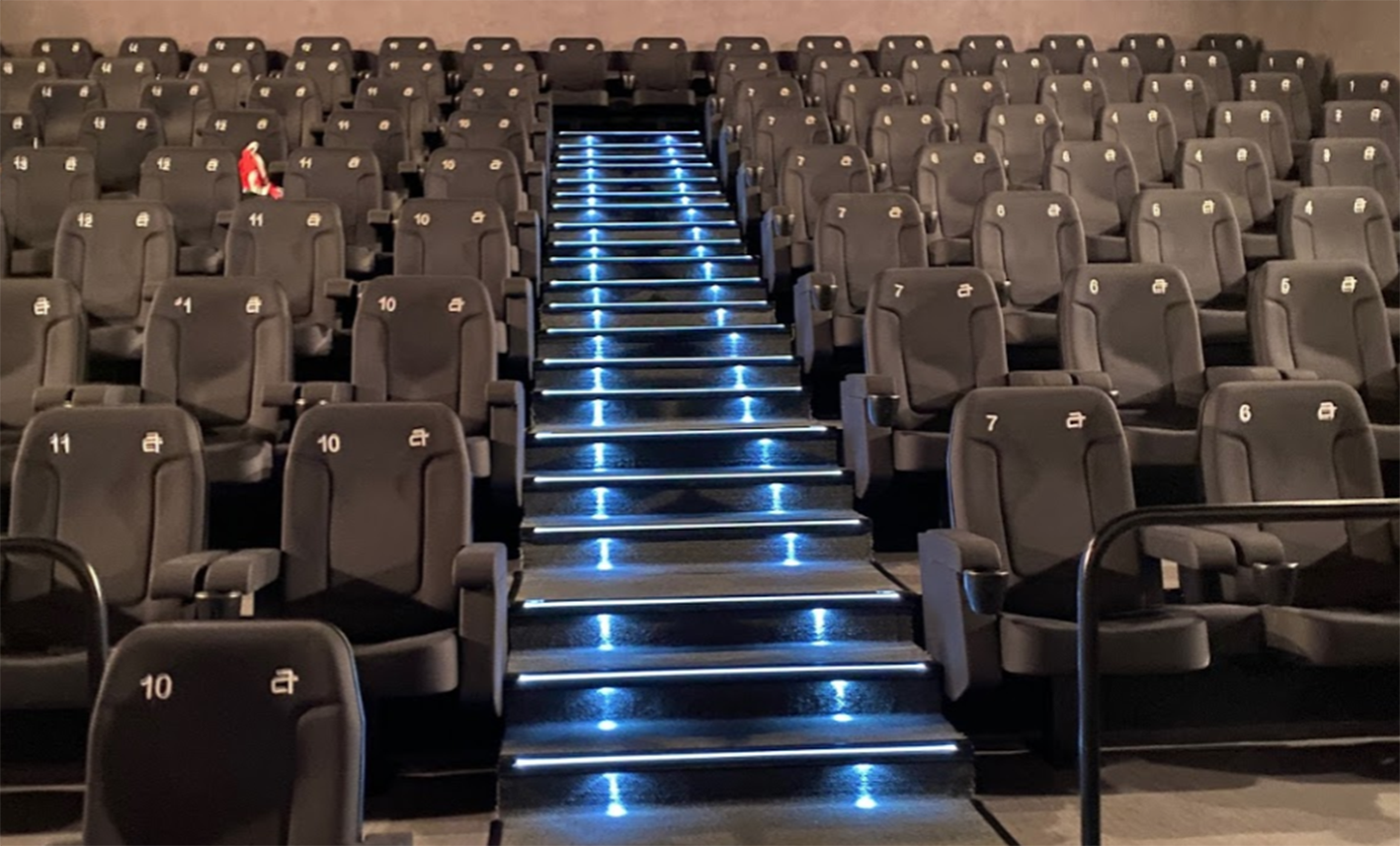 Interior de los Cines Artesiete Alfares.