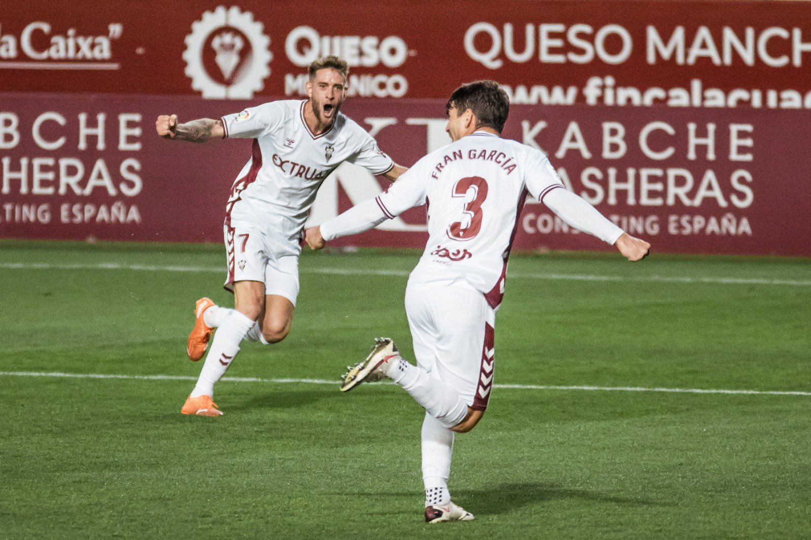 Fran García celebra el tanto que abrió el marcador. Foto: @AlbaceteBPSAD.