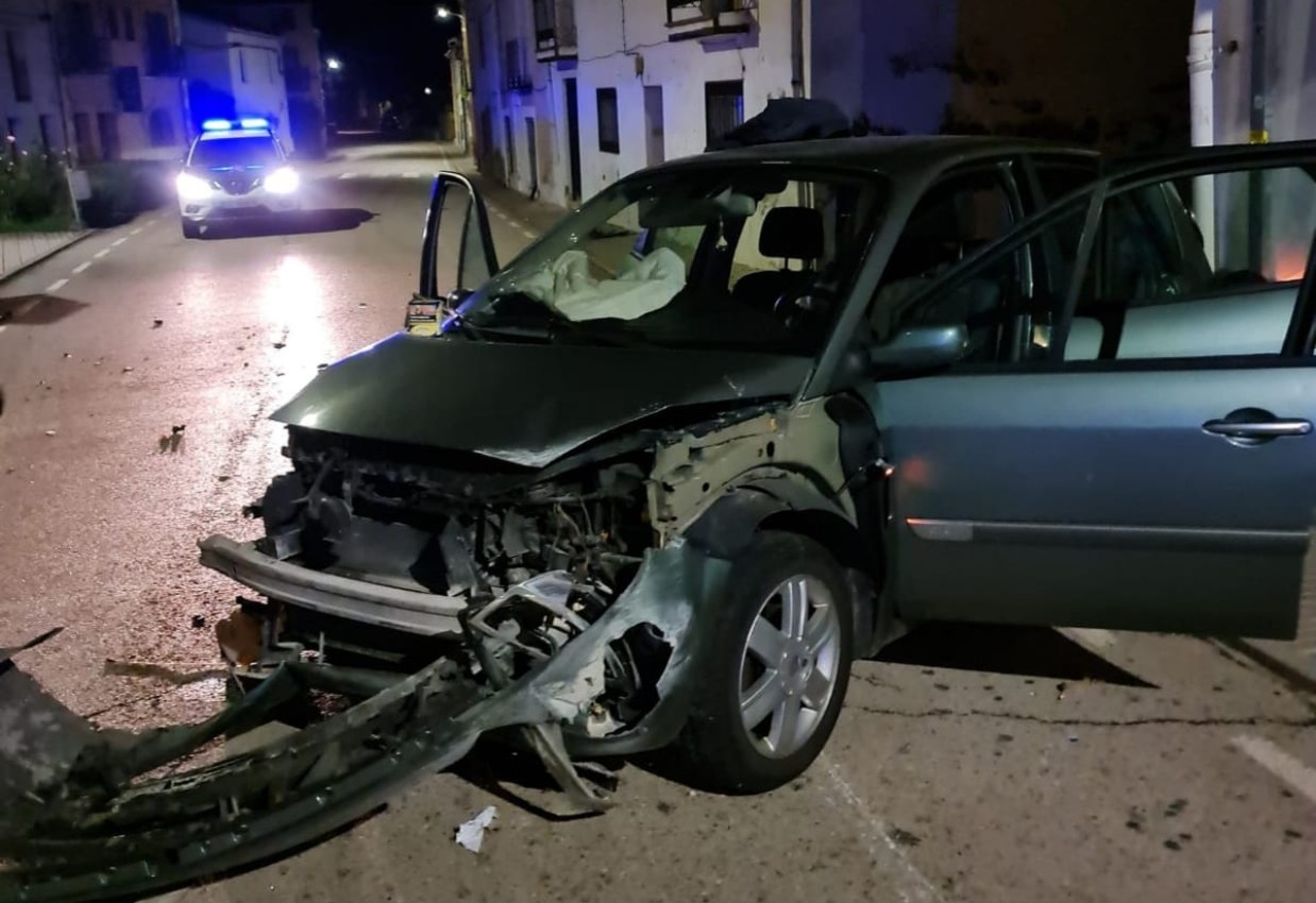 Así quedó el coche en Mandayona.