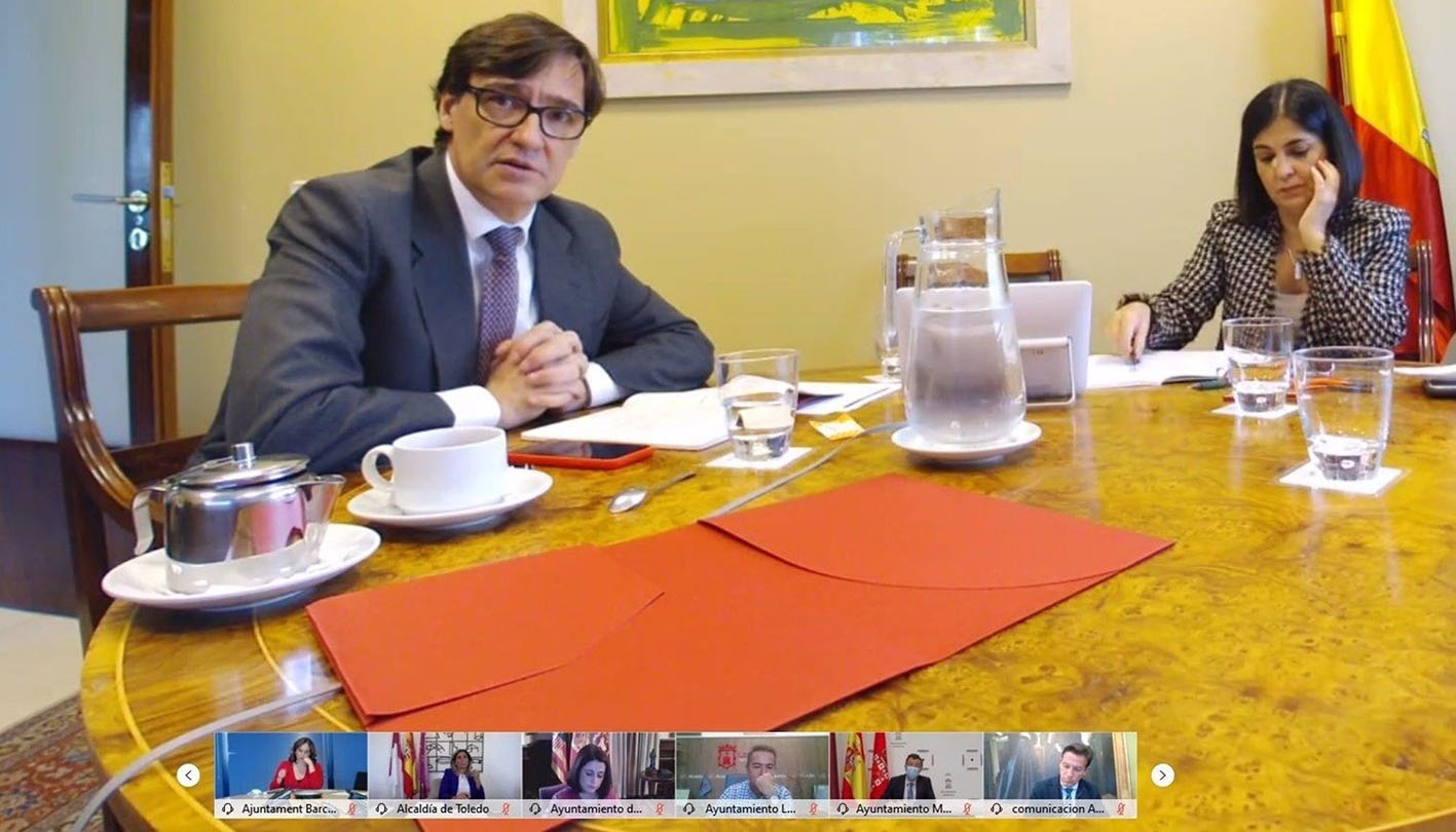 Salvador Illa y Carolina Darias, durante su videoconferencia con alcaldes de las principales capitales de España.