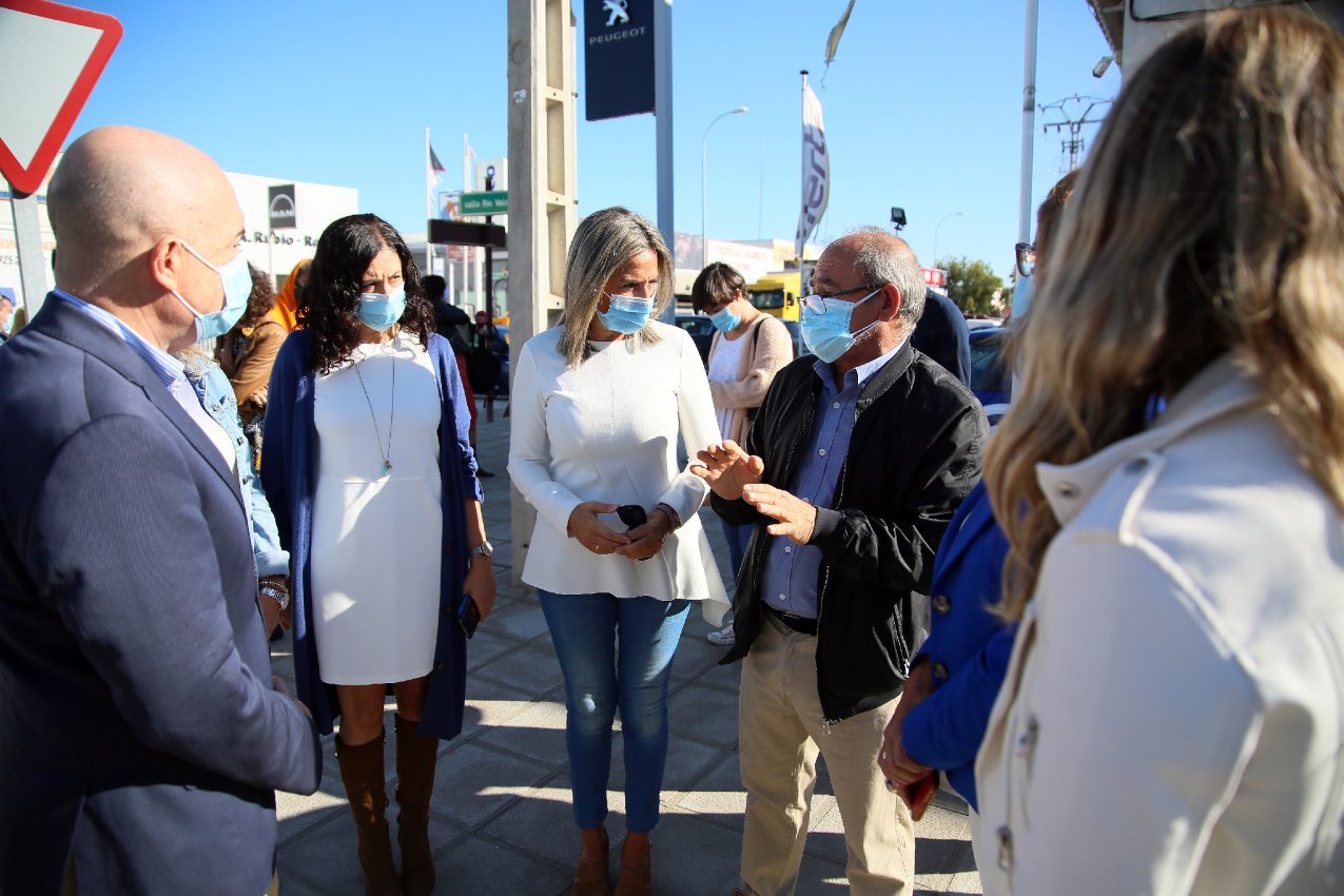 Visita de Tolón a las obras de la calle Río Jarama.