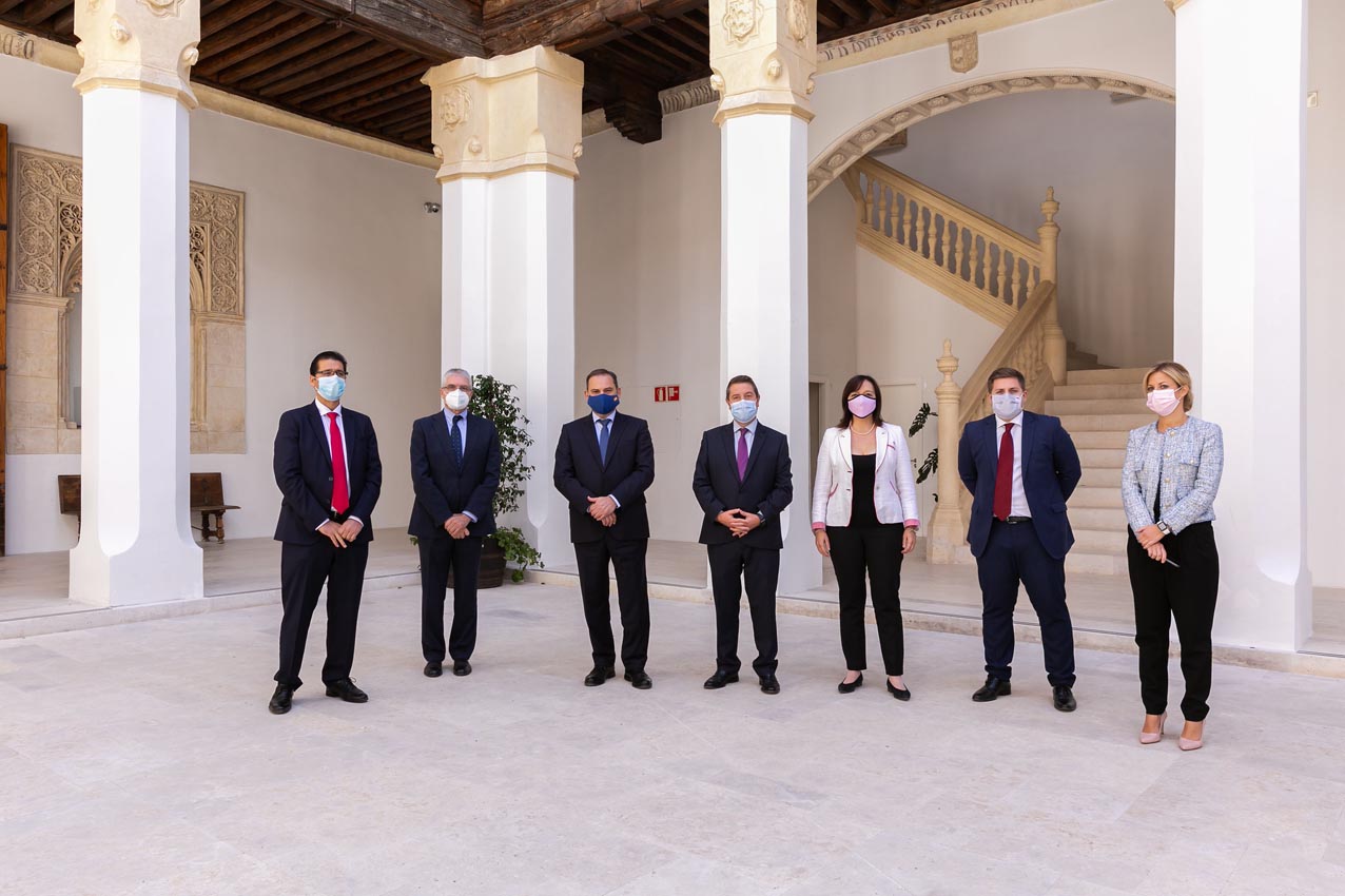 De izquierda a derecha, José Manuel Caballero, Isaías Táboas, José Luis Ábalos, Emiliano García-Page, Rosa Melchor, Nacho Hernando y Ana Isabel Abengózar.