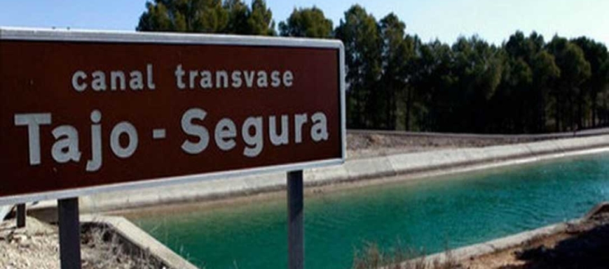 Canal del trasvase Tajo-Segura.