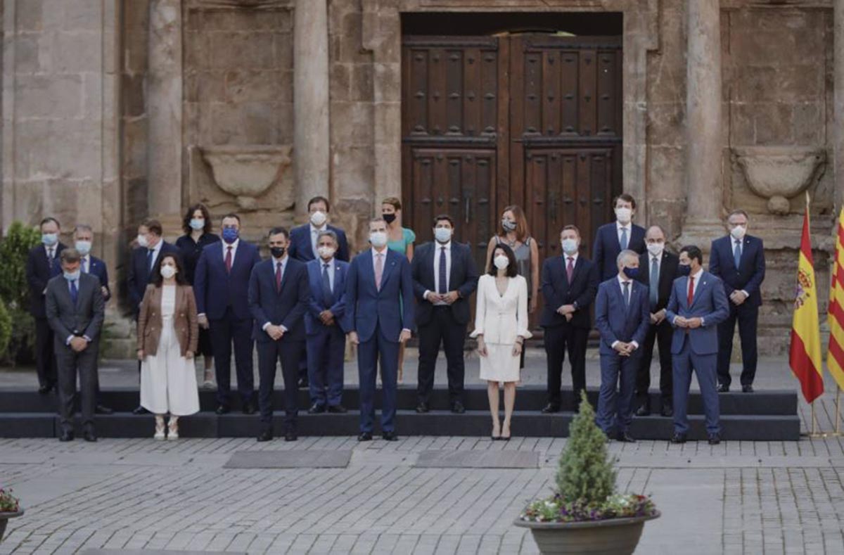 En la foto, los asistentes a la XXI Conferencia de Presidentes en el Monasterio de Yuso