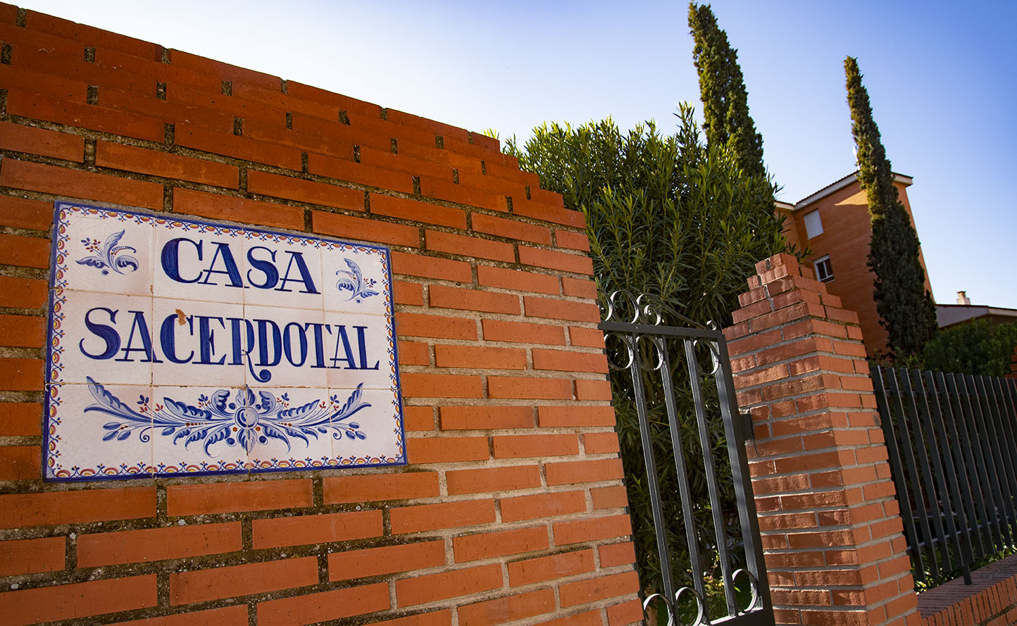 Entrada a la Casa Sacerdotal de Toledo.