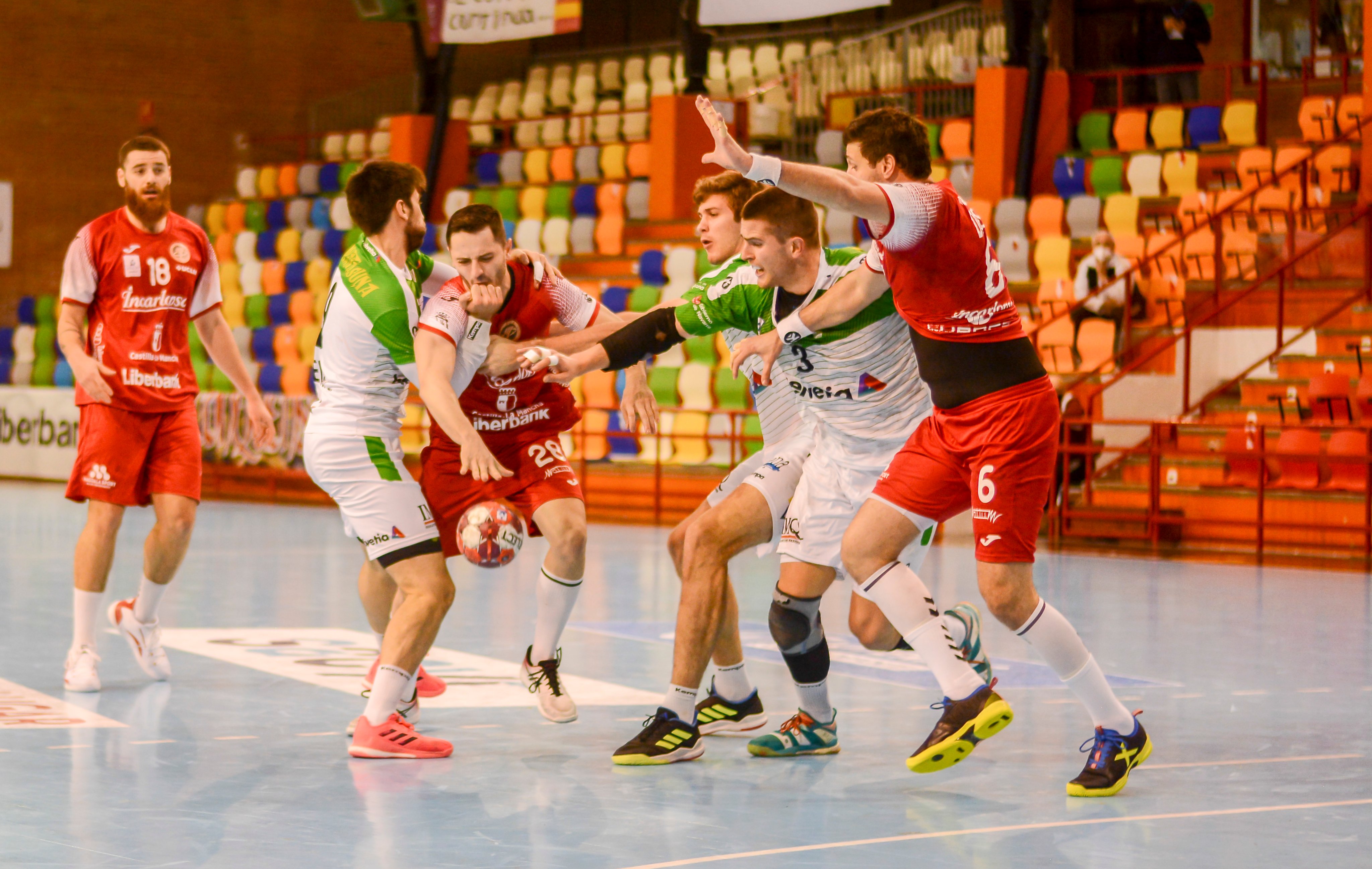 Imagen del encuentro entre el Incarlopsa Cuenca y el Helvetia Anaitasuna. Foto: Asobal / Juan Alberto Lillo.