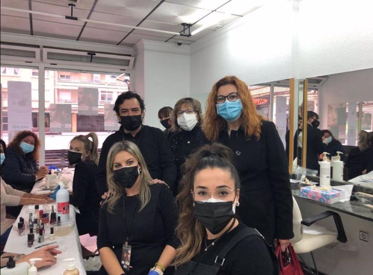 En la imagen, algunos de los peluqueros y esteticistas de Albacete que participaron en esta acción solidaria