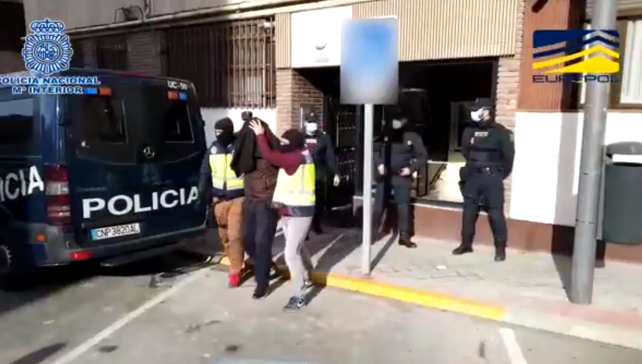 Imagen de una de las detenciones practicadas por la Policía Nacional.