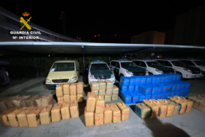 Los fardos de droga que fueron incautados por la Guardia Civil.