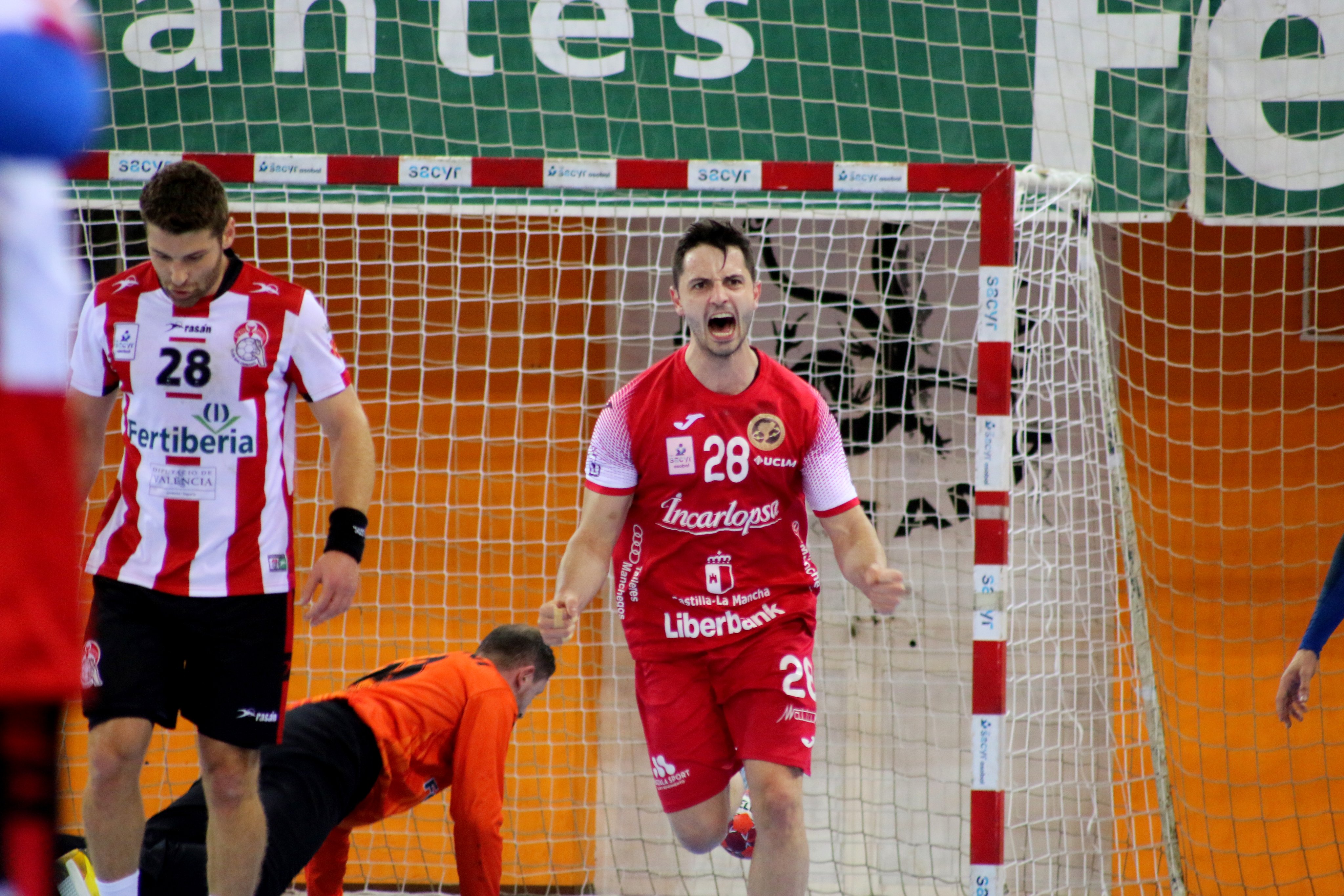 Sergio López celebra un tanto para el conjunto conquense.