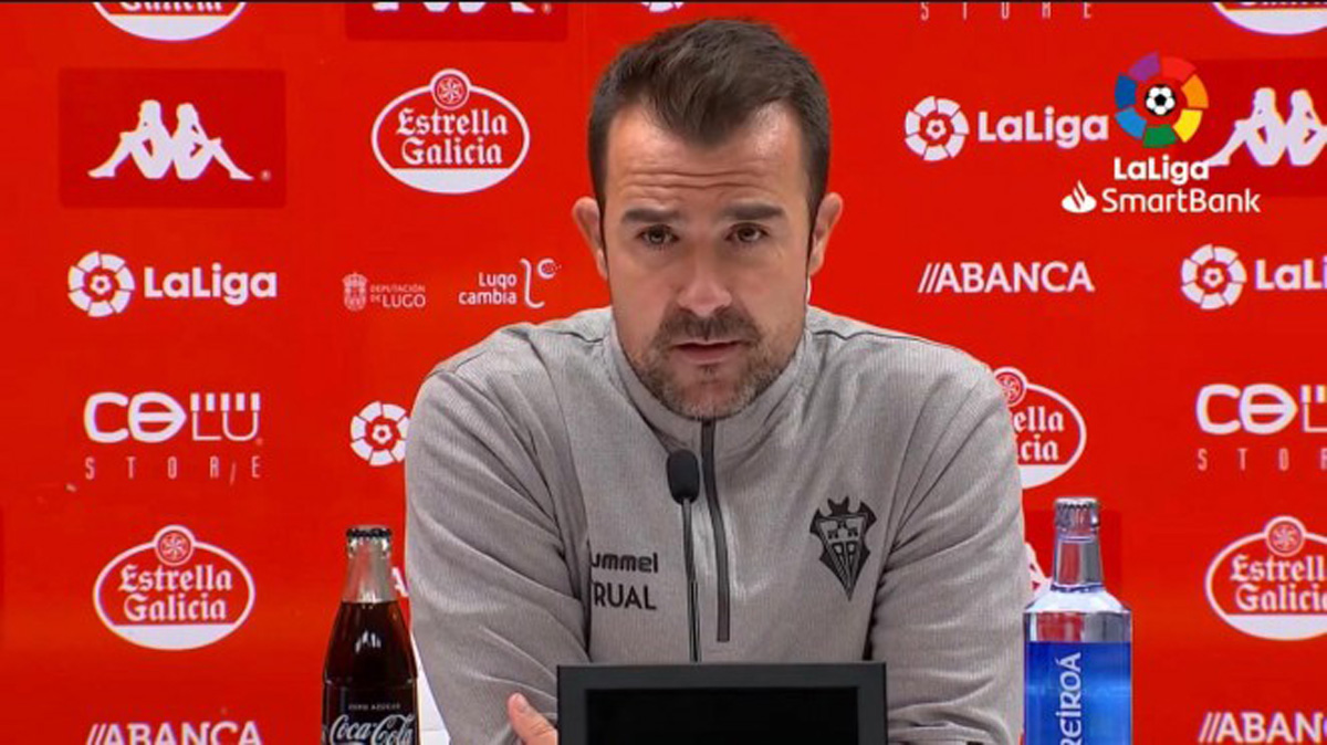 Aritz López Garai, entrenador del Albacete, durante la rueda de prensa posterior al partido.