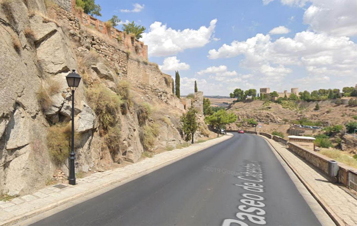 Una parte de la muralla sobre el Paseo de Cabestreros se arreglará tras los últimos desprendimientos.