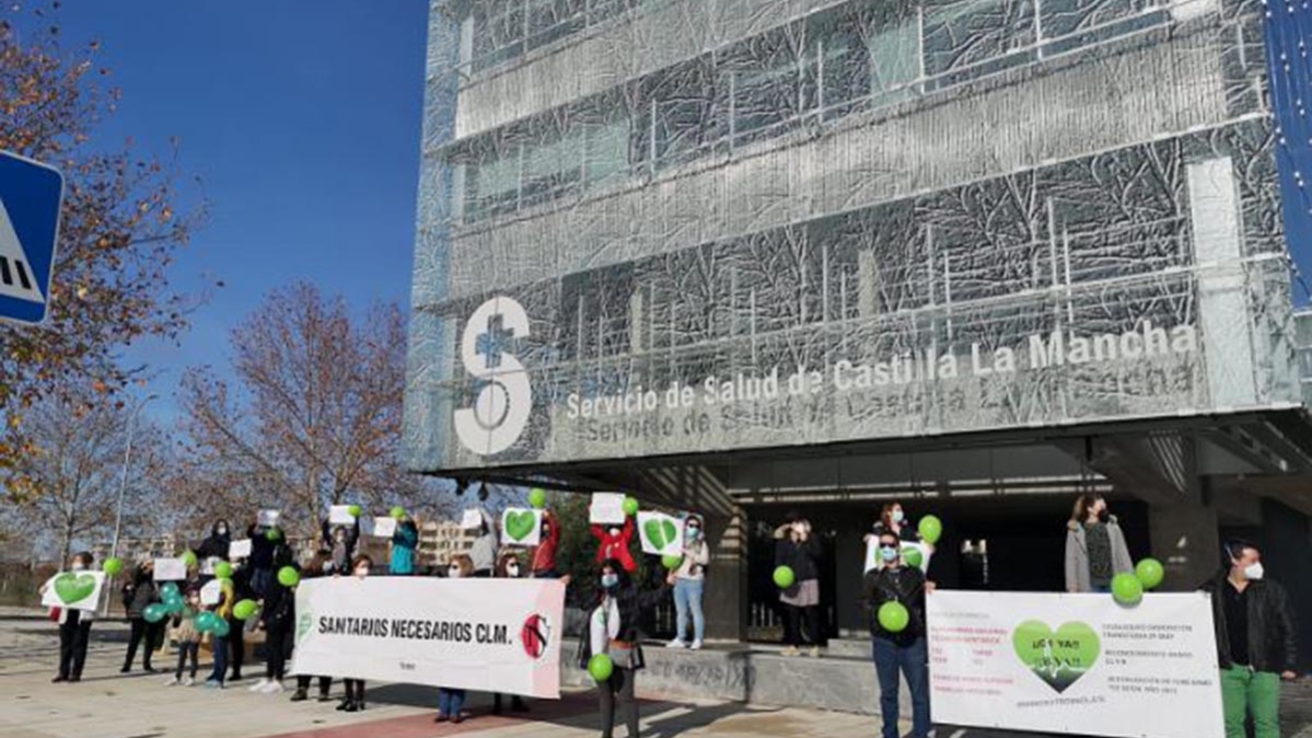 Manifestación de sanitarios frente al Sescam en Toledo