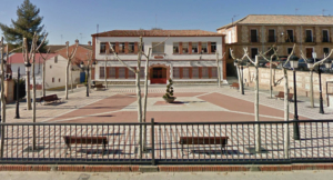 Ayuntamiento de Novés, donde se produjo el disparo.