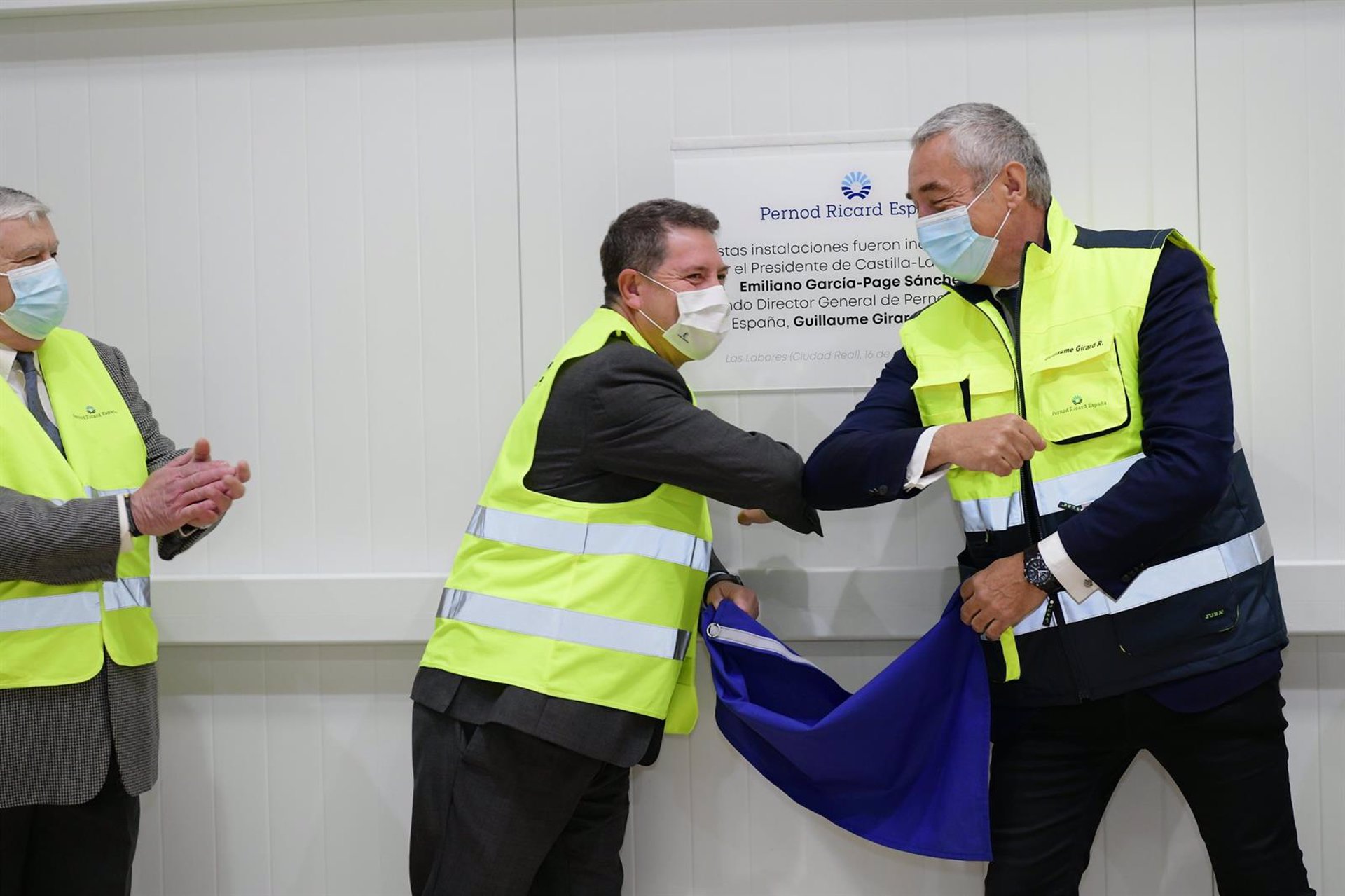 El presidente de CLM, Emiliano García-Page, durante la inauguración de la ampliación de las instalaciones de la planta de Pernod Ricard en Las Labores (Ciudad Real)