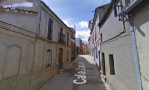 Calle Llanuelo, en Los Navallucillos.