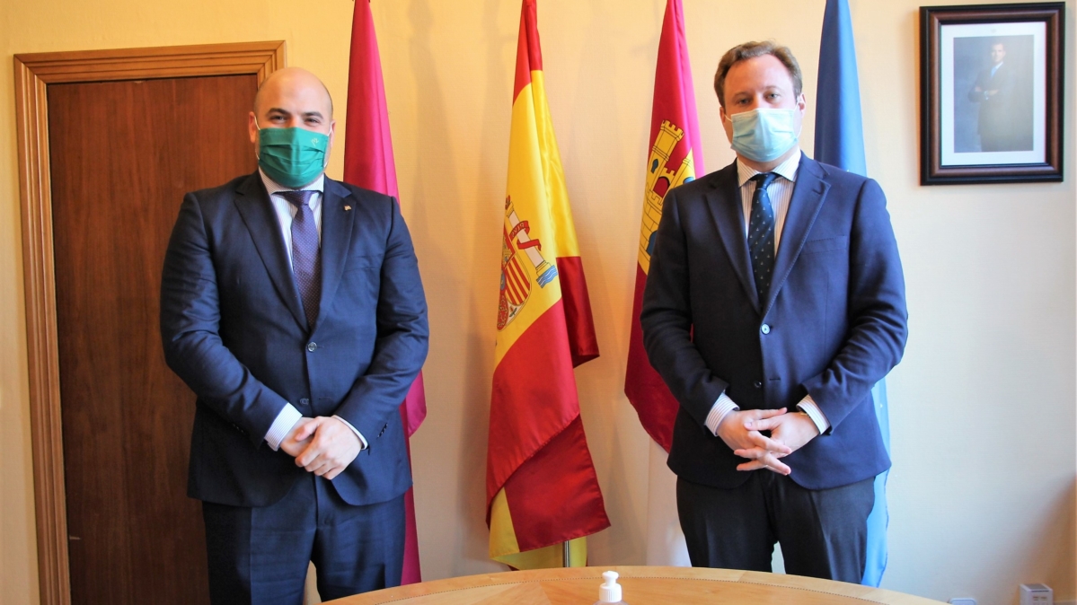 Carlos Prior, director territorial de Eurocaja en Albacete; y Vicente Casañ, alcalde de Albacete.