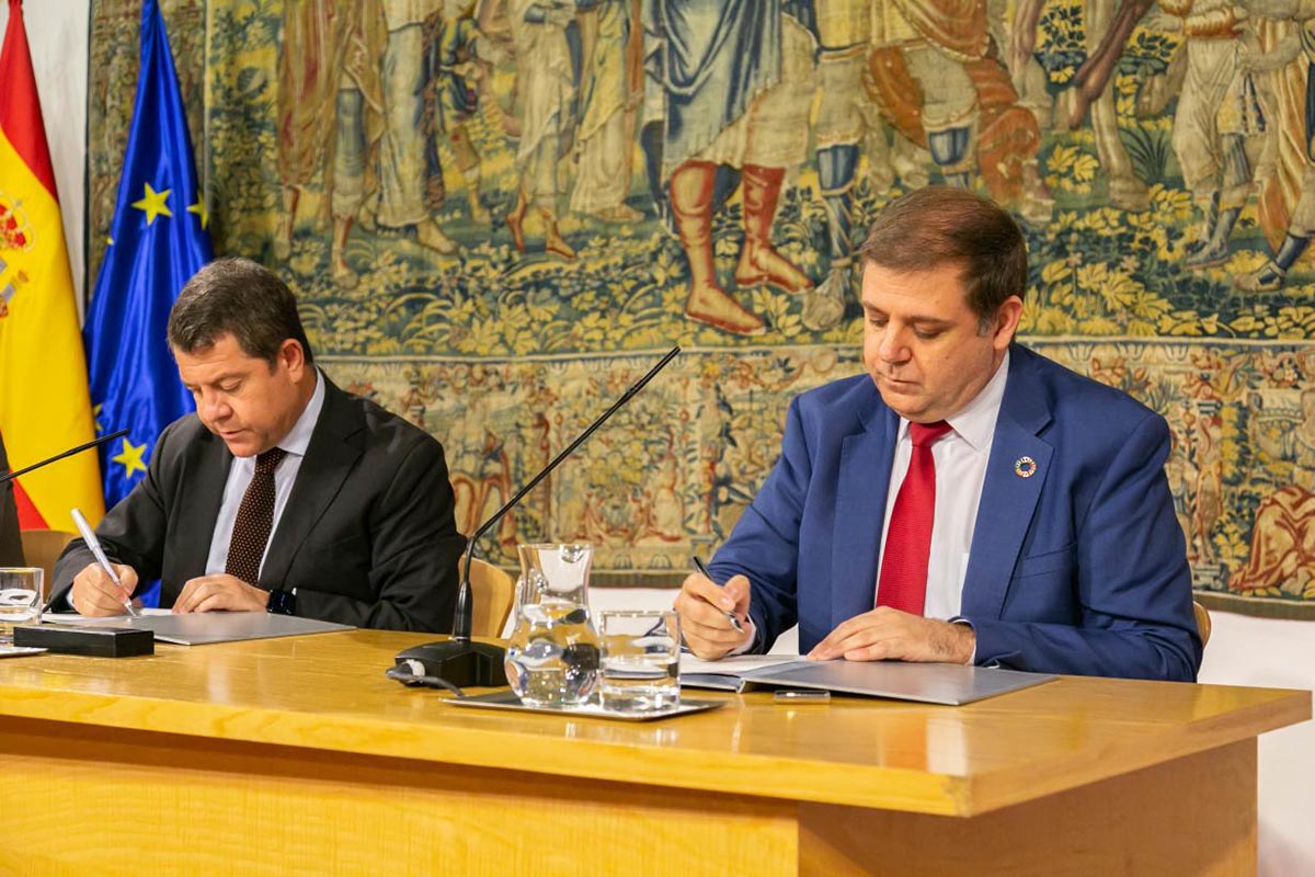 El Gobierno regional y Correos ya firmaron un convenio de colaboración el año pasado