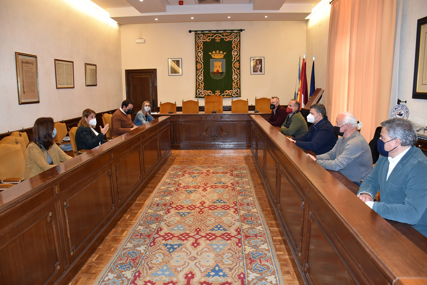 El Ayuntamiento de Talavera ha acogido la reunión entre los representantes del Pacto por el Ferrocarril.