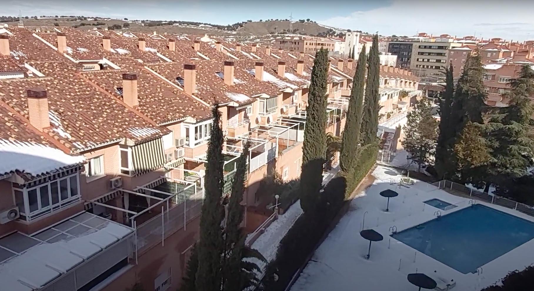 La nieve se va de los tejados de Toledo.