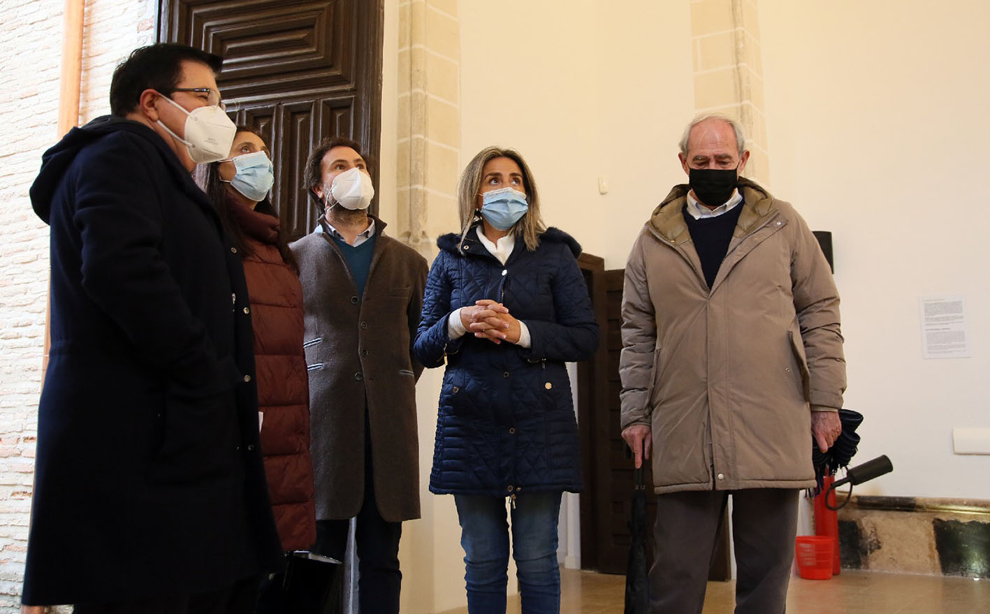 Manuel Santolaya, a la derecha de la imagen, en San Cipriano, en una imagen hecha a mediados de diciembre.