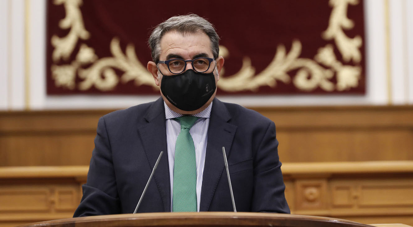 Jesús Fernández Sanz, consejero de Sanidad, durante su comparecencia en las Cortes de CLM.