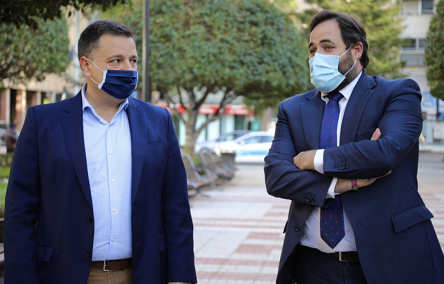 Paco Núñez, a la derecha, junto a Manuel Serrano, presidente del PP en la provincia de Albacete.