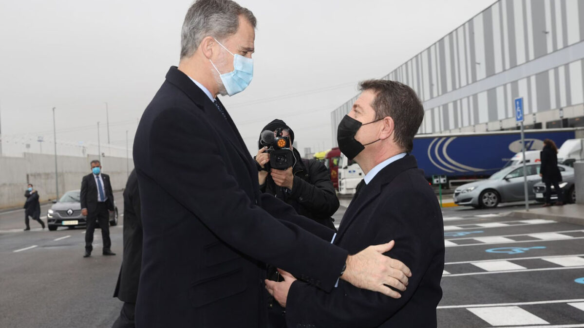 El rey Felipe VI da el pésame a Page hoy en Illescas. Foto: Casa Real.