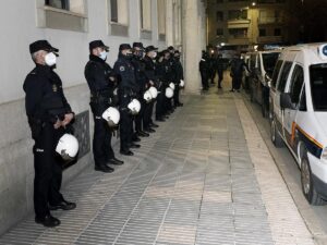 Amplio dispositivo policial frente a la Subdelegación del Gobierno