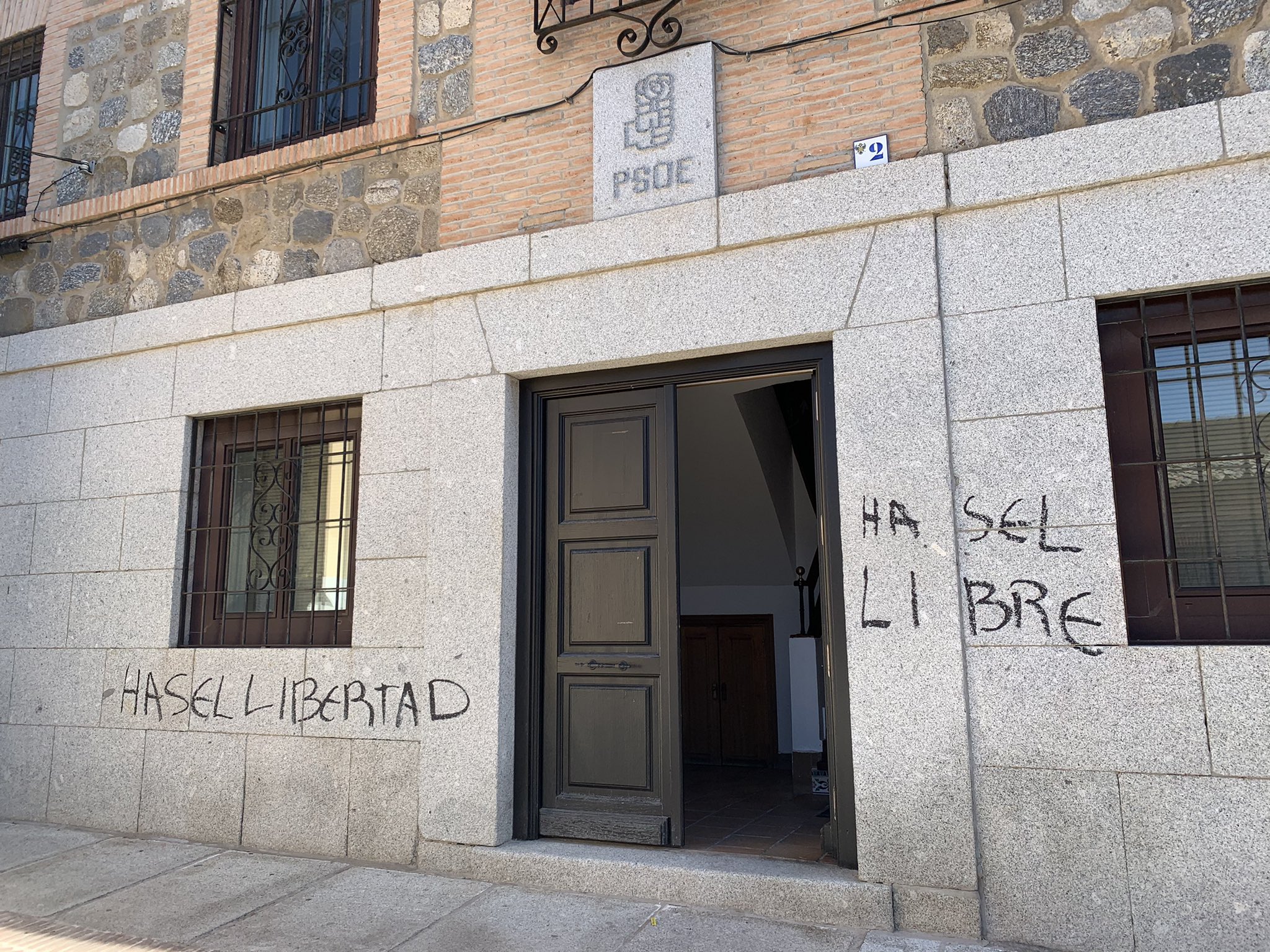 El PSOE ha condenado las pintadas que han aparecido en su sede a favor de Pablo Hasél.