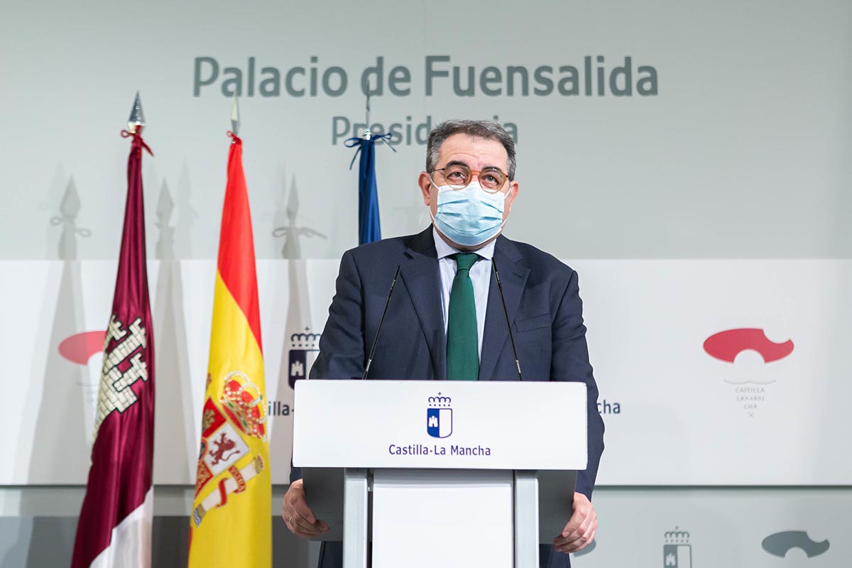Jesús Fernández Sanz, informando de las nuevas medidas sanitarias