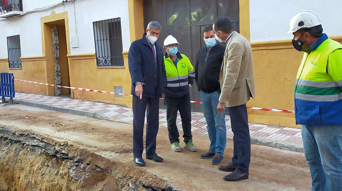 Visita del presidente de la Diputación, Álvaro Gutiérrez, a unas obras en Villacañas