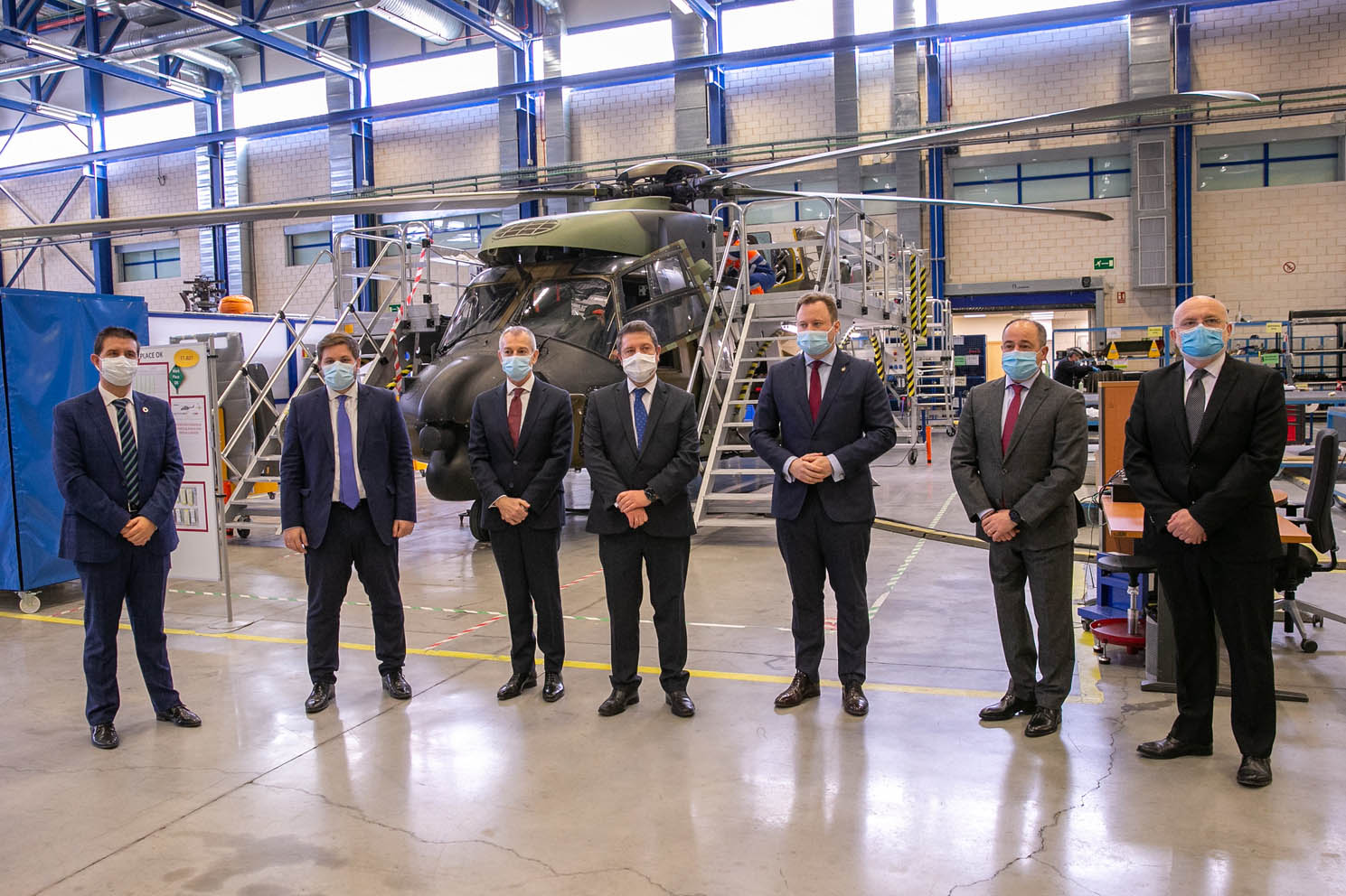 Autoridades locales y regionales se reúnen con representantes de Airbus en Albacete.