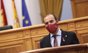 Pablo Bellido, presidente de las Cortes de C-LM, en el acto institucional por el 8M en el Parlamento regional