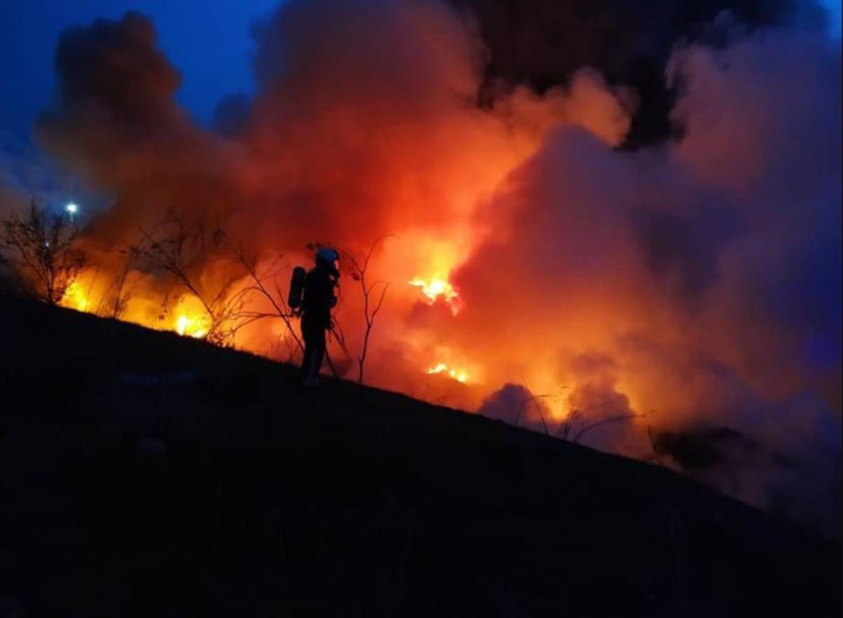 Imagen del incendio en el Cerro de los Palos