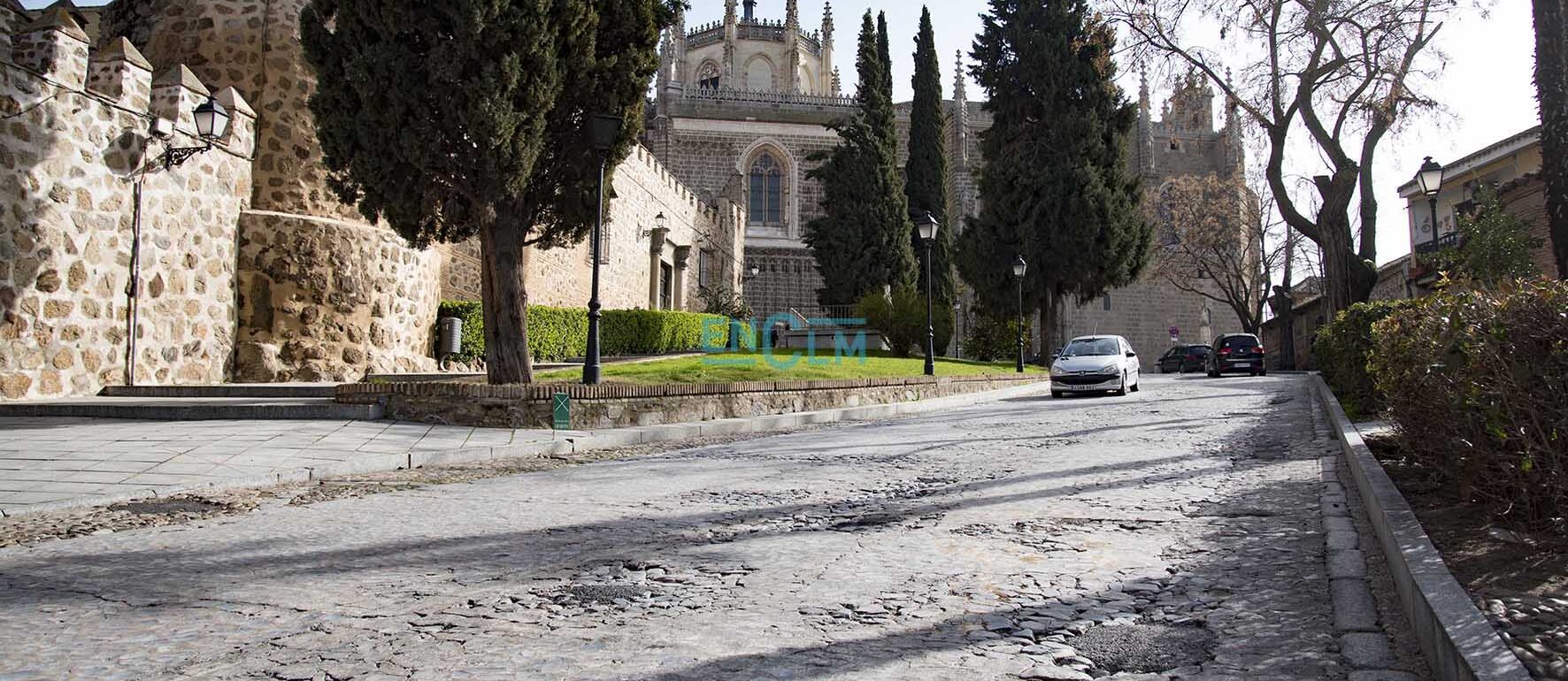 La calle Reyes Católicos sufrirá una reforma integral, igual que la Bajada de San Martín y la subida de Descalzos hasta San Cristóbal. Os contamos los detalles del proyecto. Foto: Rebeca Arango.