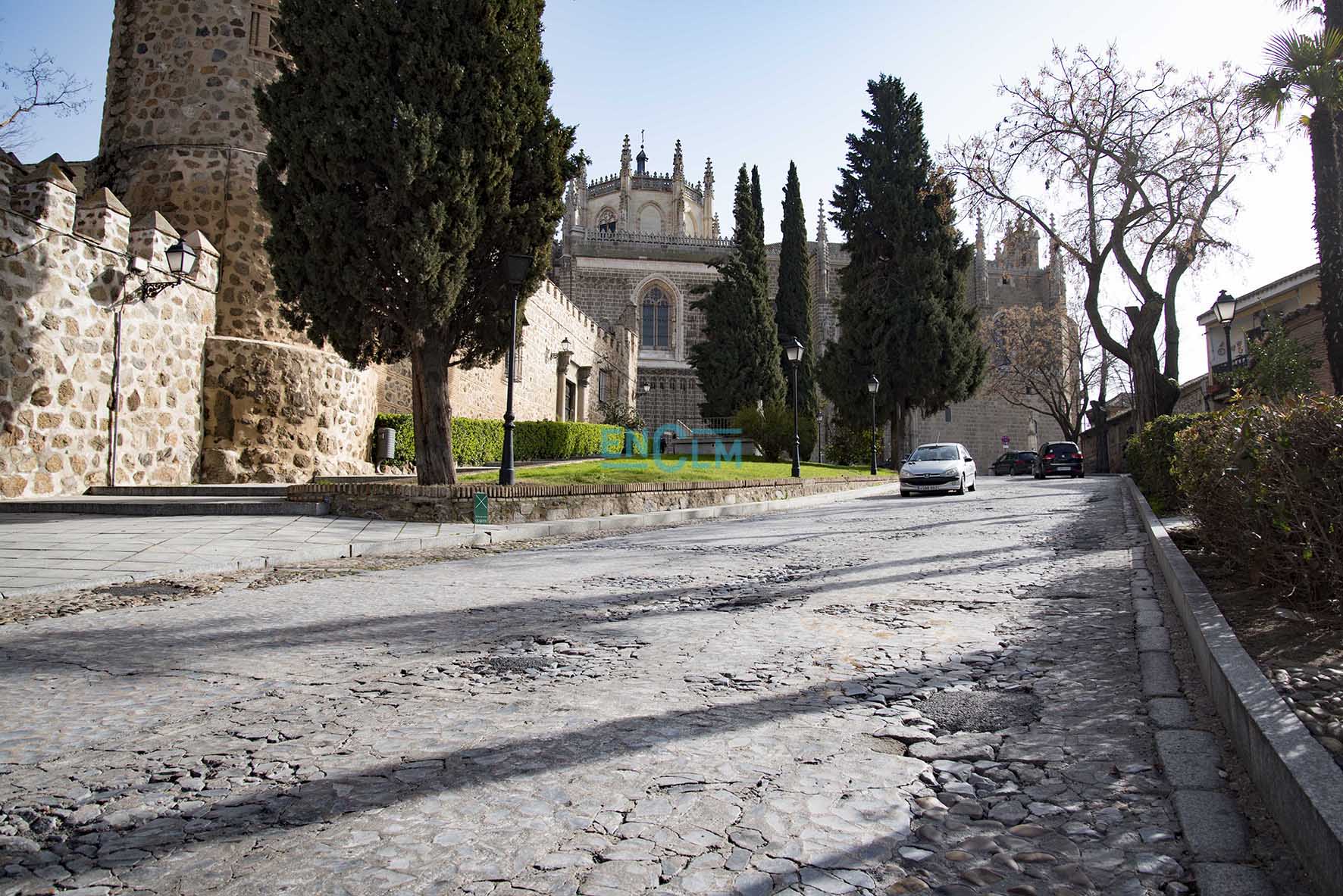 La calle Reyes Católicos sufrirá una reforma integral, igual que la Bajada de San Martín y la subida de Descalzos hasta San Cristóbal. Os contamos los detalles del proyecto. Foto: Rebeca Arango.