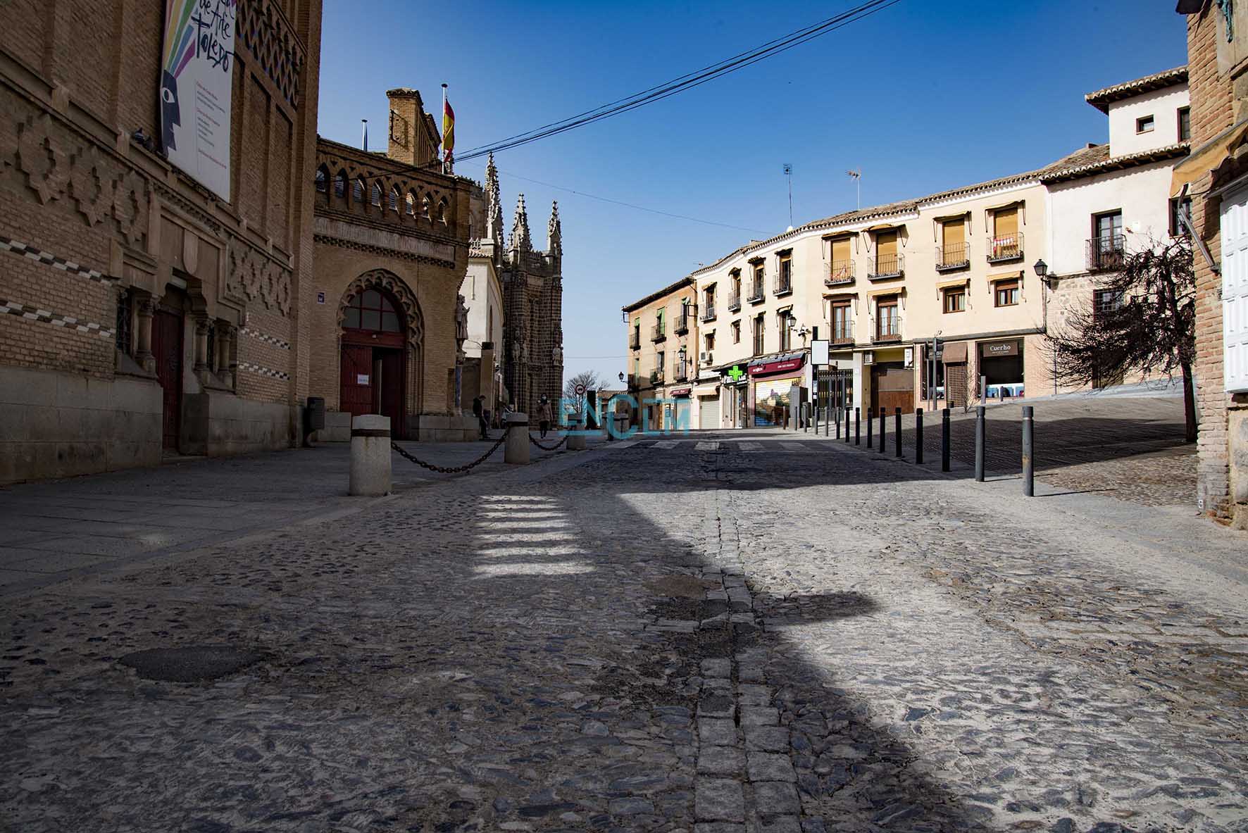 La calle Reyes Católicos, una de las principales vías de entrada al casco histórico, será reformada de forma integral. Foto: Rebeca Arango.