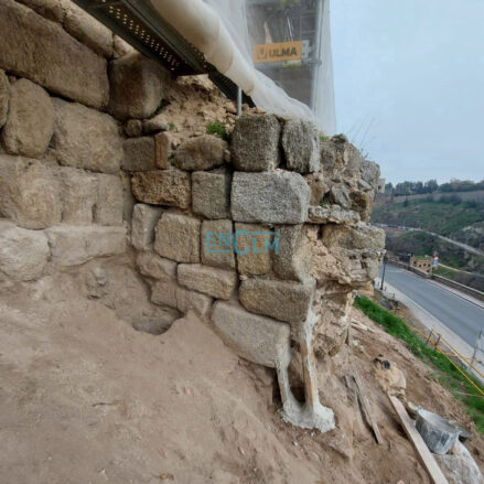 Unos seis metros de la muralla omeya han aparecido en el Paseo de Cabestreros. Estaban "ocultos" bajo la muralla medieval.