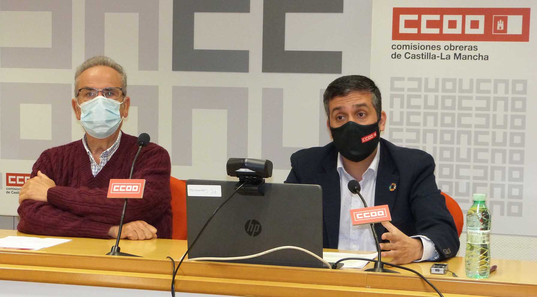 El presidente de la Fundación Instituto de Estudios Sociales, Antonio Arrogante; y el secretario regional de Organización de CCOO, Javier Ortega,