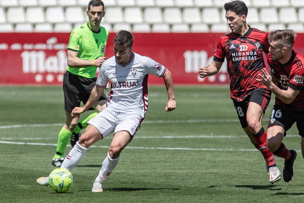 El Albacete se aferra al milagro de la permanencia. Foto: @albacetebpsad