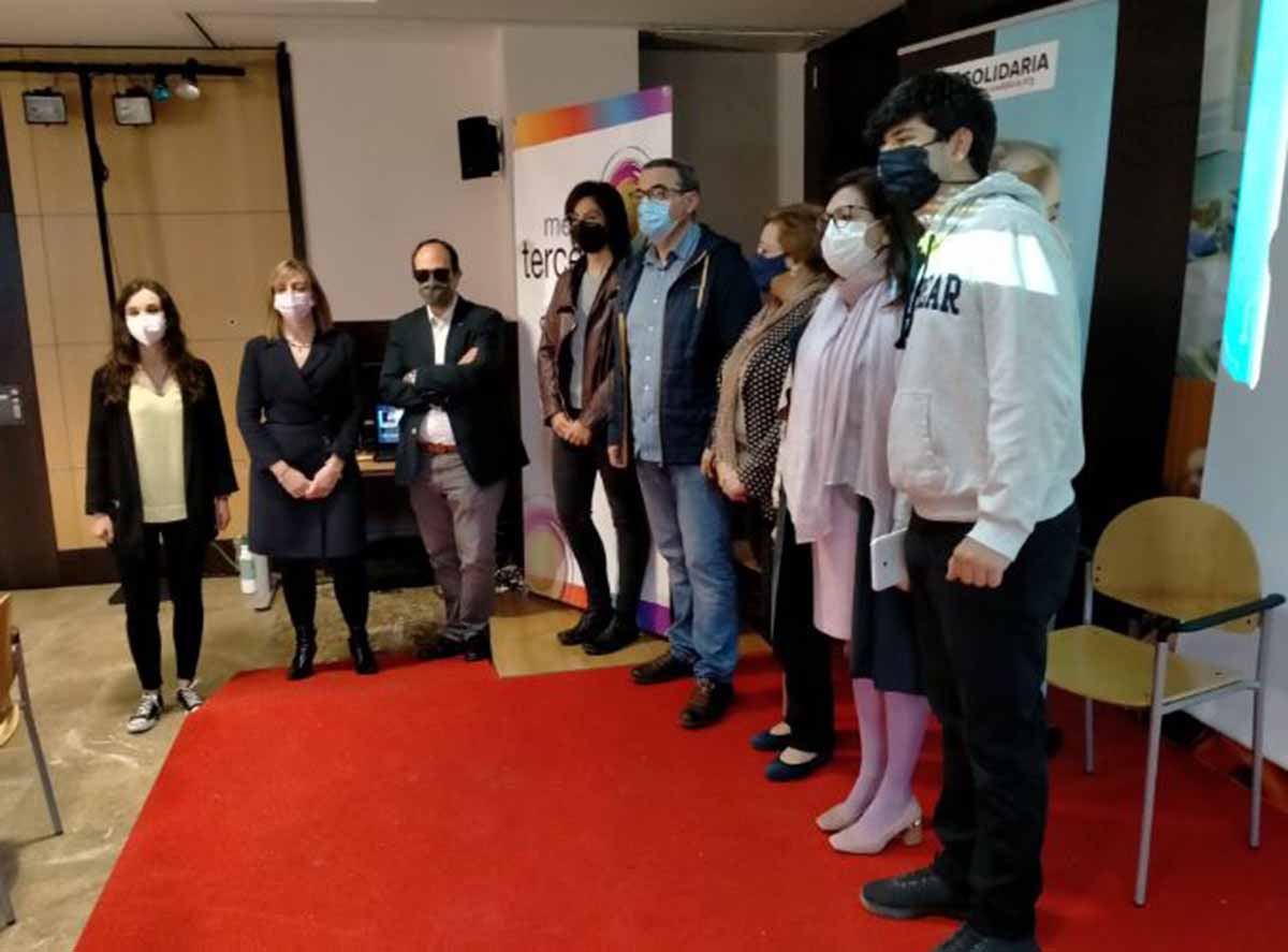 Foto de familia de la presentación de la campaña "X Solidaria"