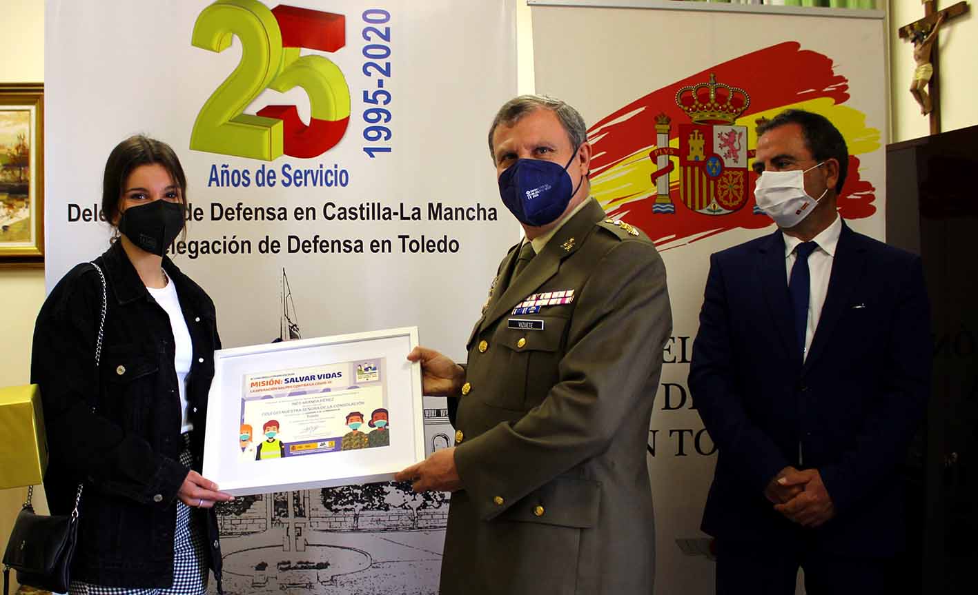 Entrega del Premio Carta a un militar español